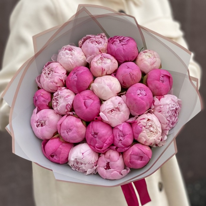 Розовый микс из 25 пионов